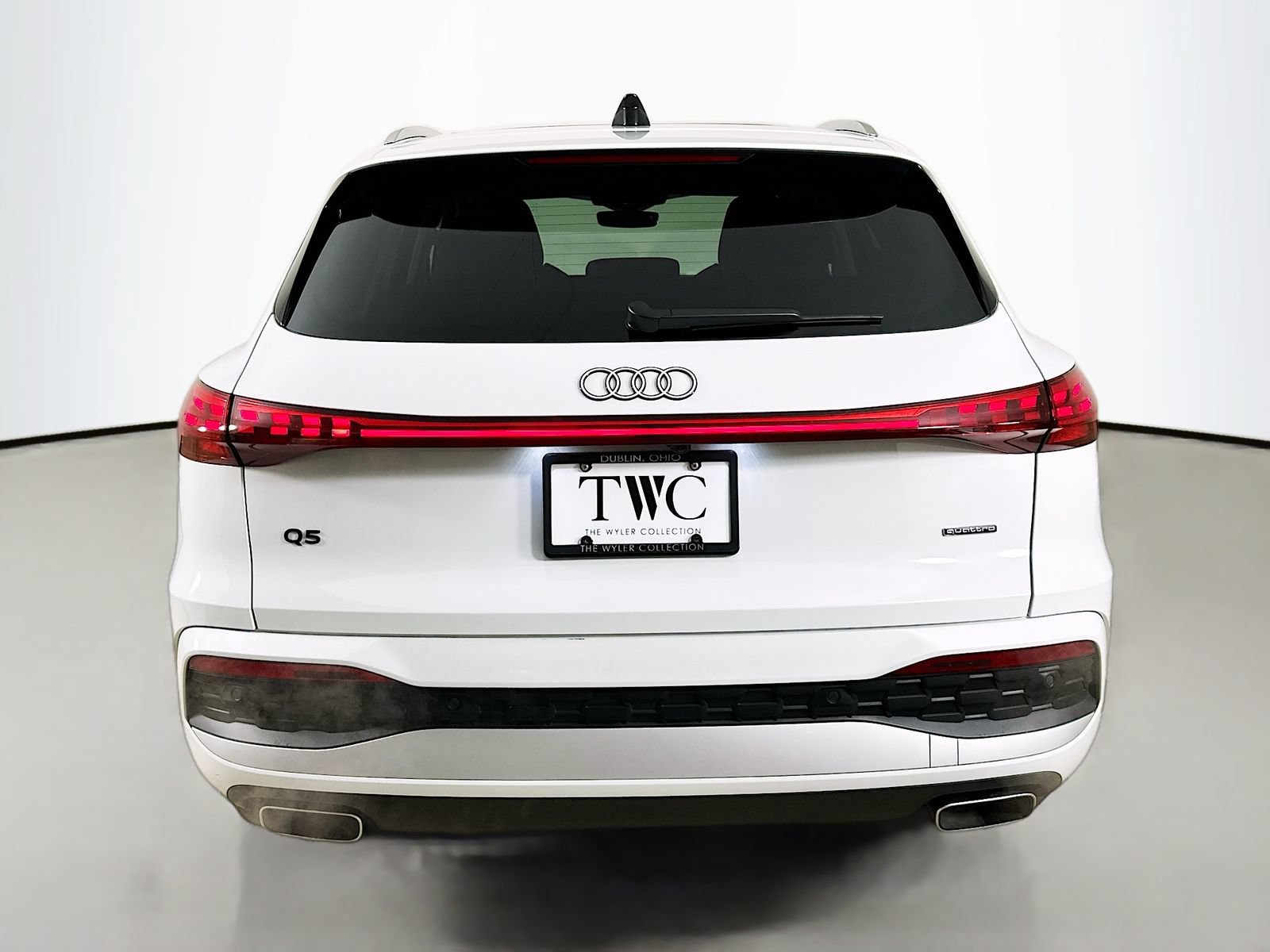 Used 2025 Audi Q5 Premium Plus w/ Premium Plus AWD/4WD image 6