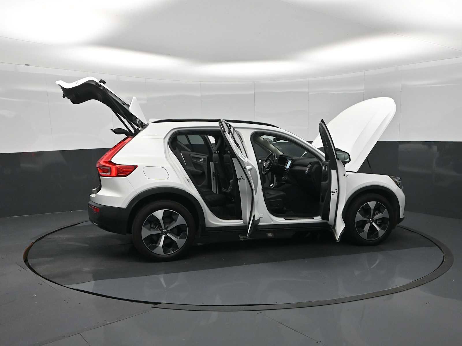 Used 2023 Volvo XC40 B4 Ultimate FWD image 37