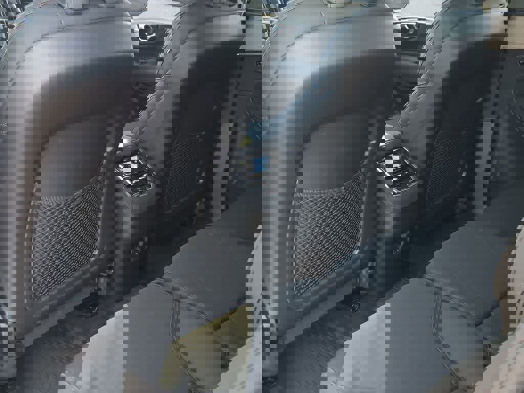 Certified 2026 Volvo XC90 B6 Plus w/ Protection Package Premier image 17