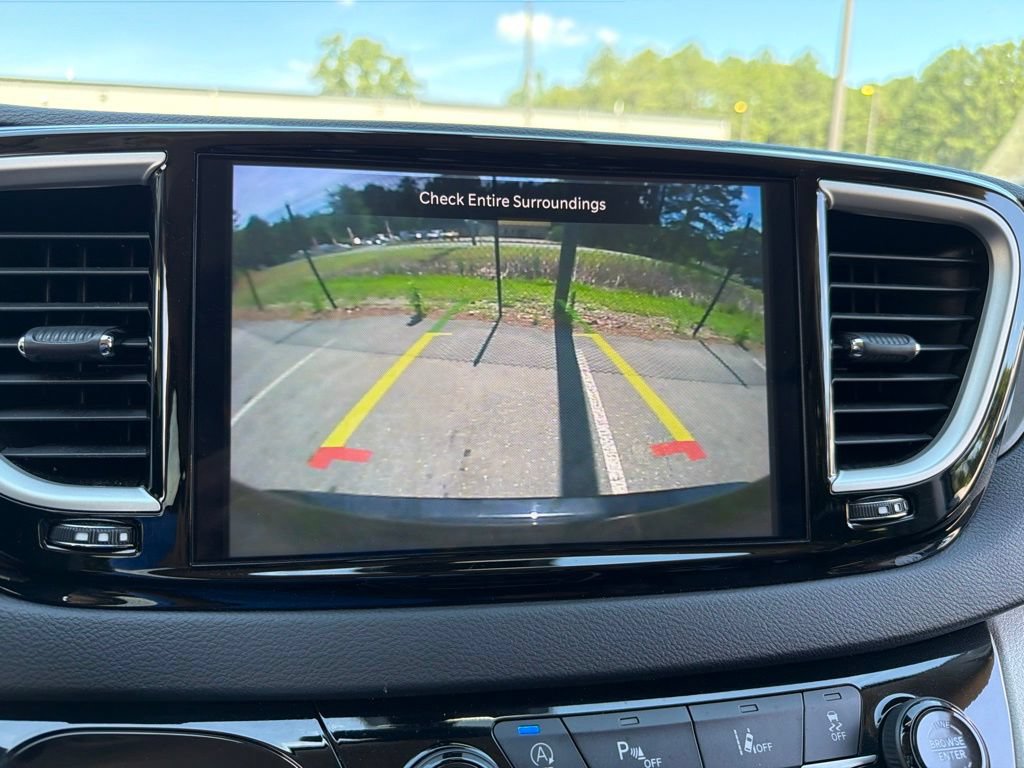 Used 2023 Chrysler Pacifica Touring-L FWD image 11
