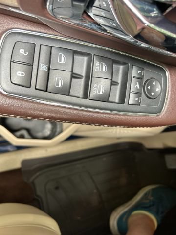 Used 2016 RAM 3500 Laramie AWD/4WD image 17