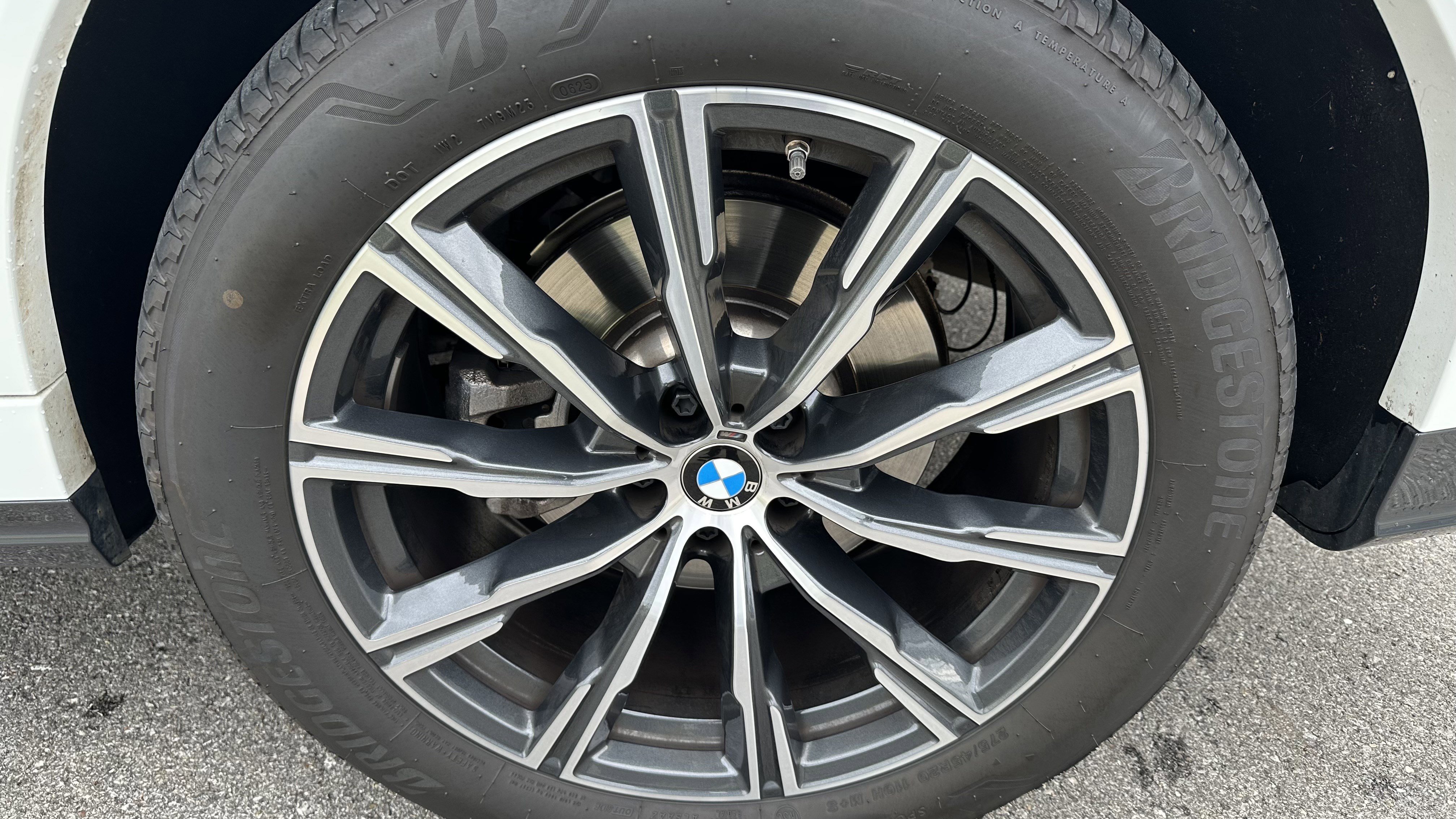 Certified 2025 BMW X6 xDrive40i AWD/4WD image 13