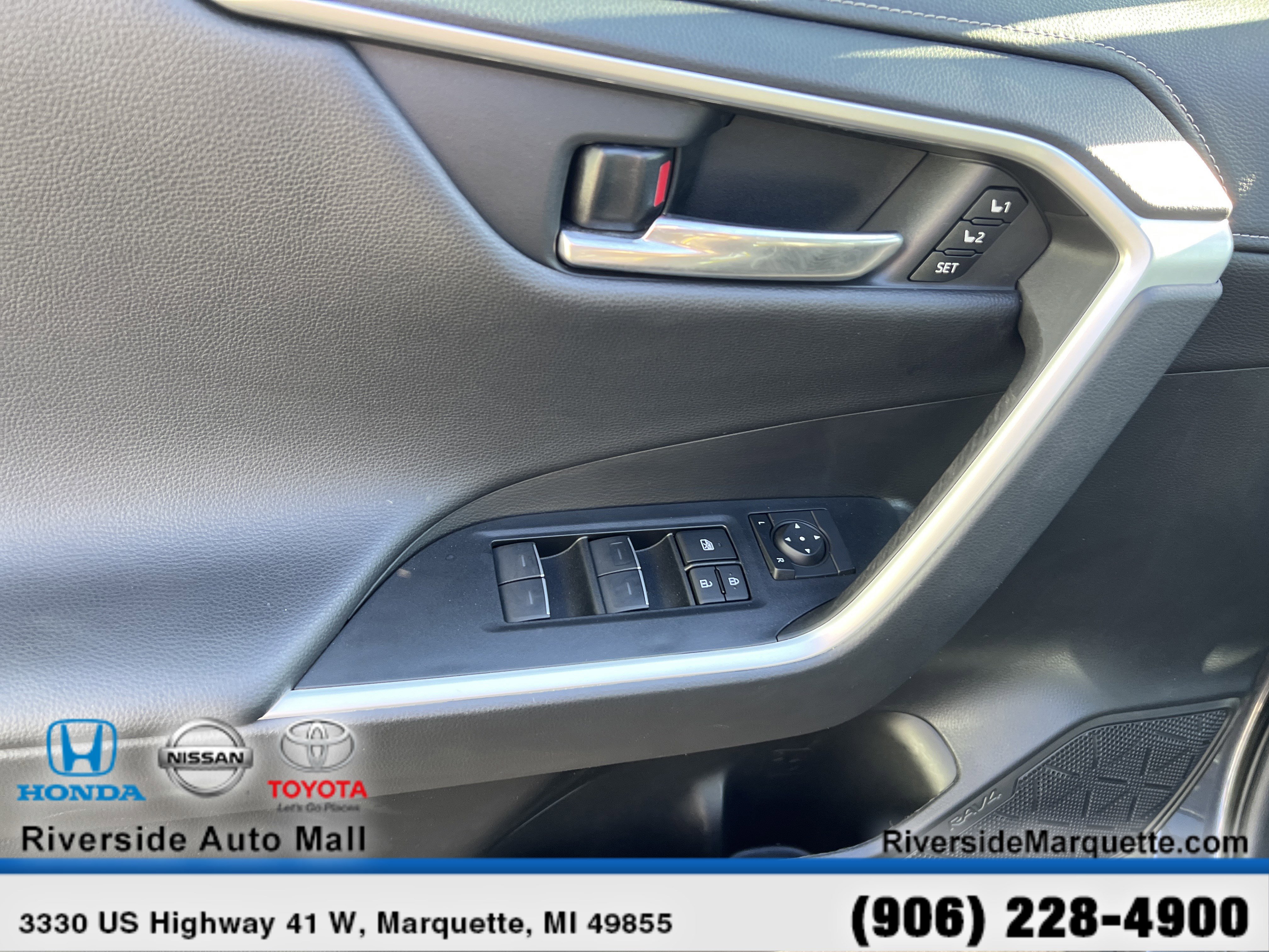 Used 2023 Toyota RAV4 Limited image 24