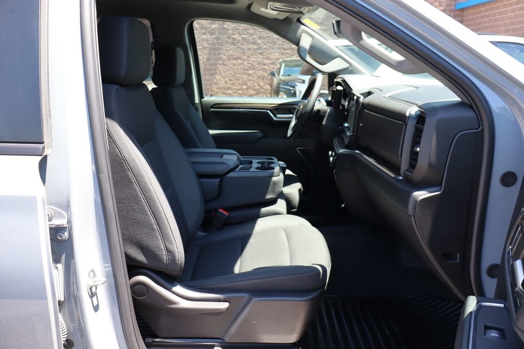 Used 2024 Chevrolet Silverado 1500 LT AWD/4WD image 42