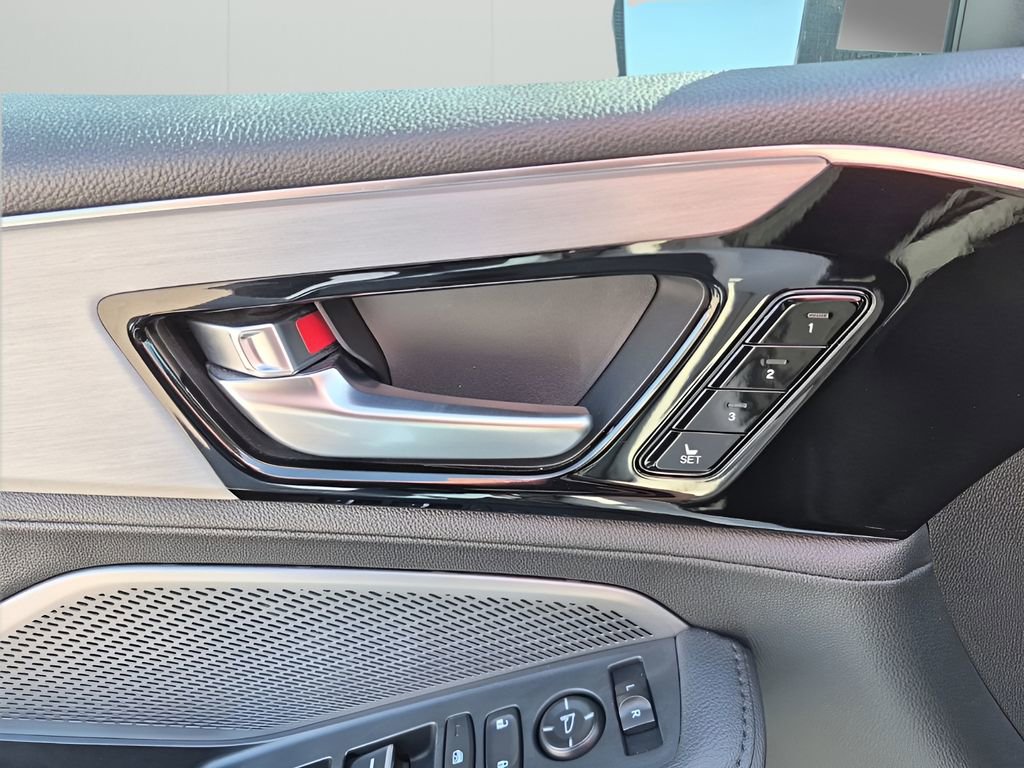 Used 2025 Acura MDX SH-AWD image 27