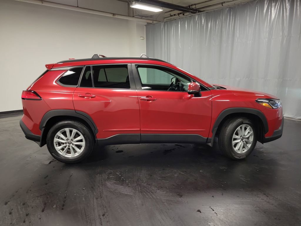 Used 2022 Toyota Corolla Cross LE image 9