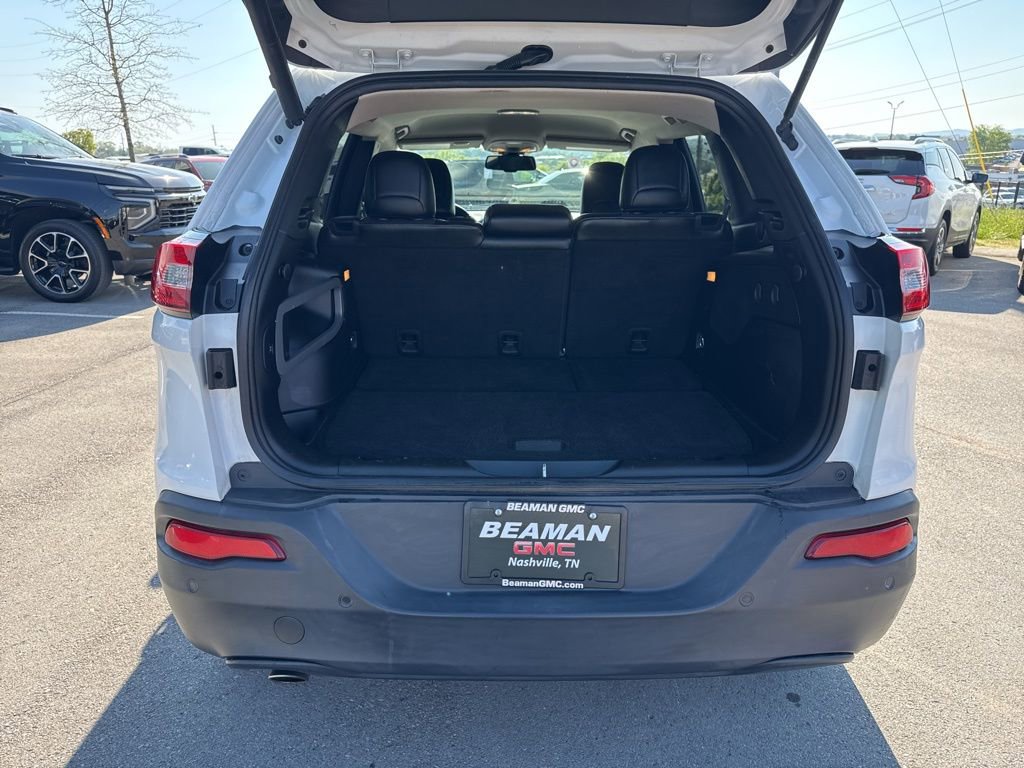 Used 2018 Jeep Cherokee Latitude Plus w/ Comfort/Convenience Group image 24