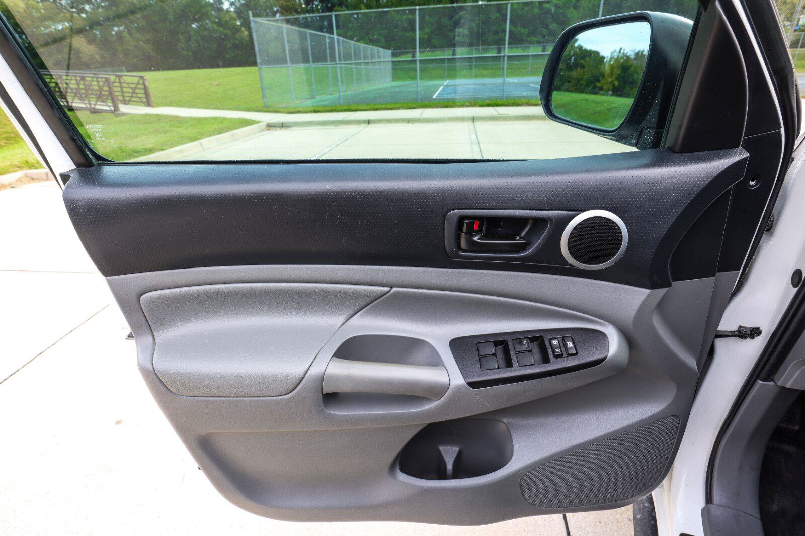 Used 2015 Toyota Tacoma 4x4 Double Cab w/ SR5 Package image 28
