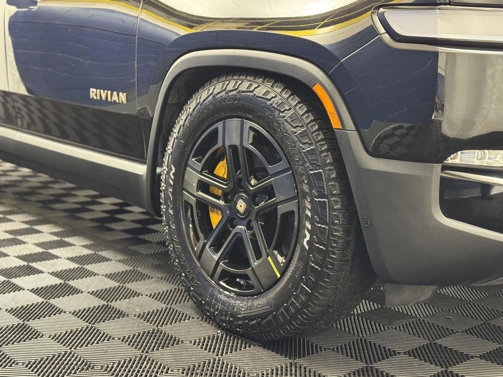 Used 2022 Rivian R1T Adventure image 20
