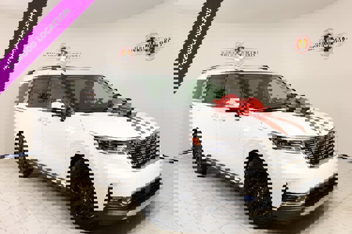 Used 2024 Kia Carnival SX Prestige image 1