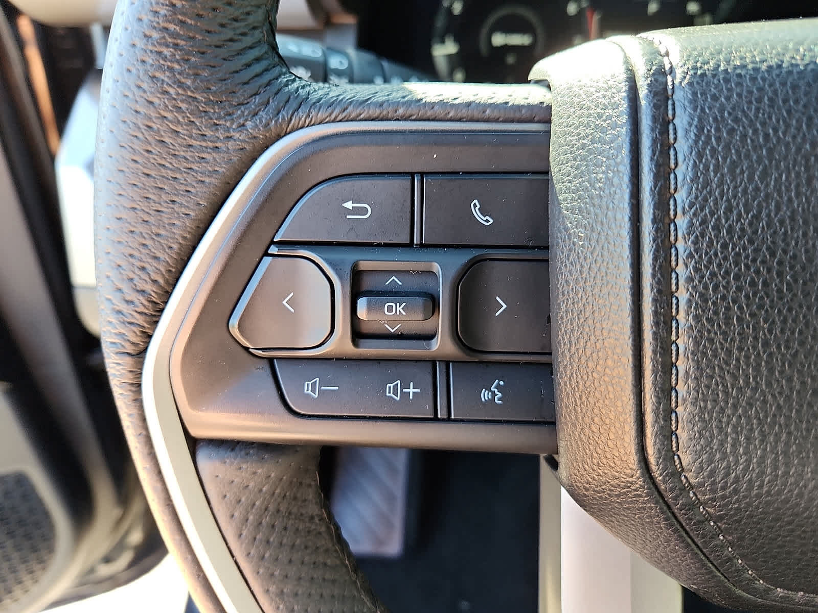 Certified 2025 Toyota Tacoma TRD Off-Road AWD/4WD image 22