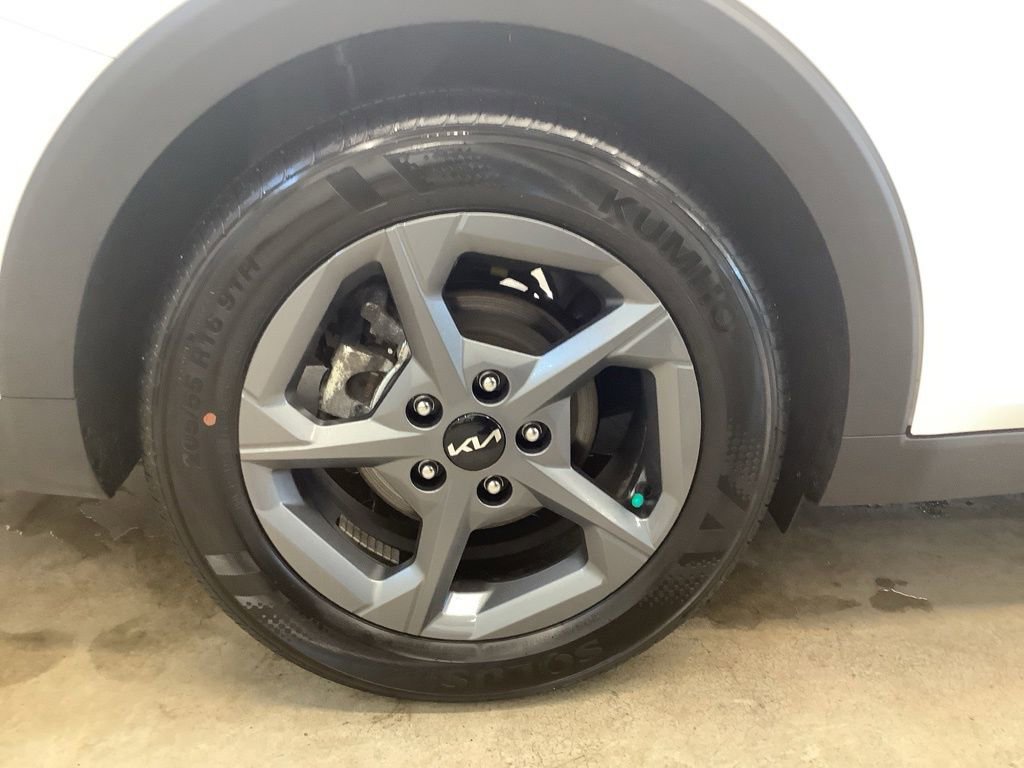 Certified 2025 Kia K4 LXS FWD image 22