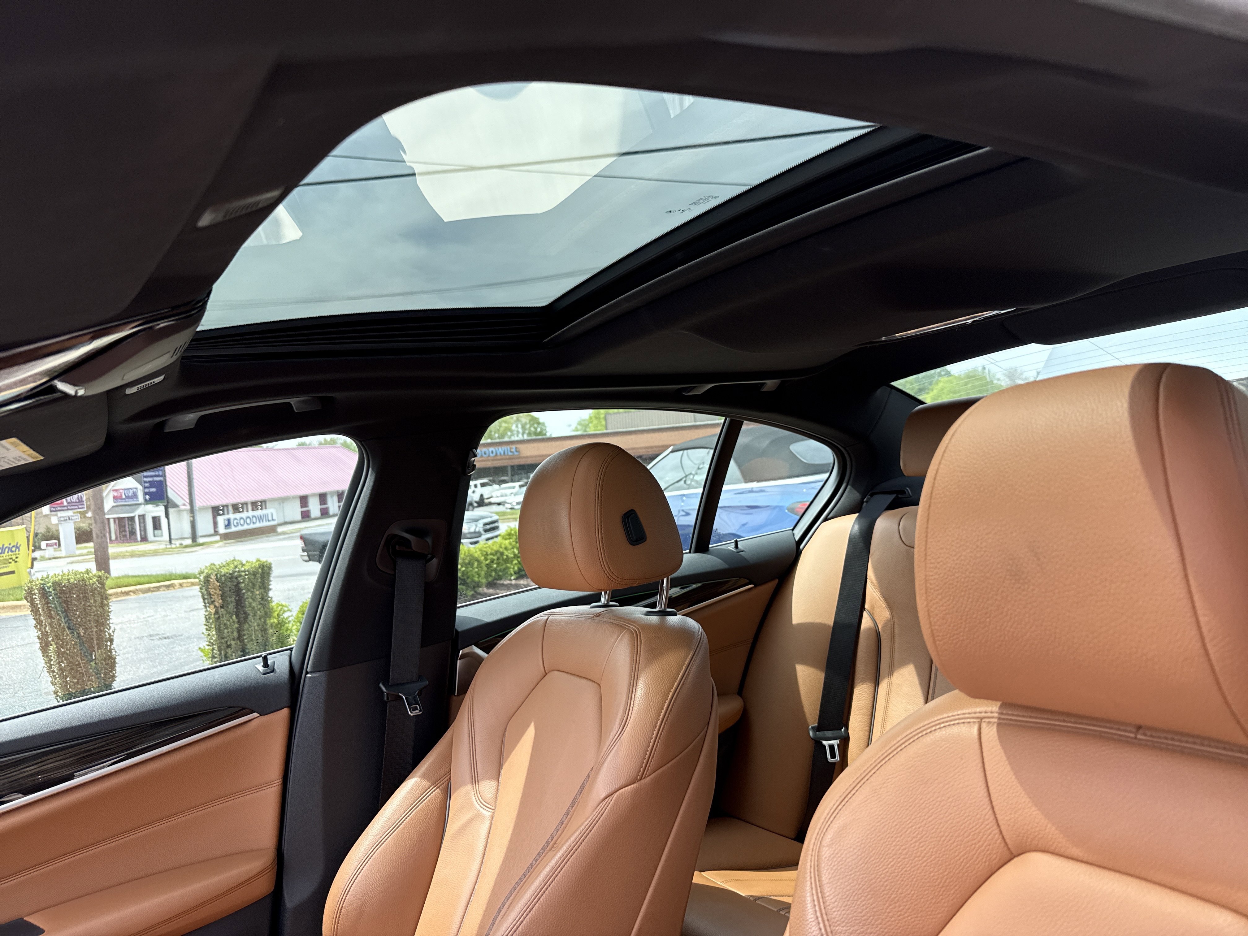 Used 2021 BMW 540i w/ Premium Package image 28