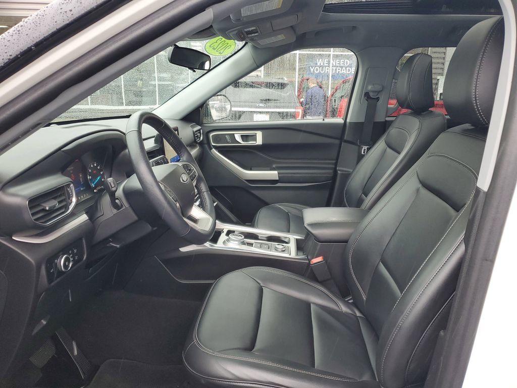 Used 2023 Ford Explorer XLT w/ Equipment Group 202A image 8