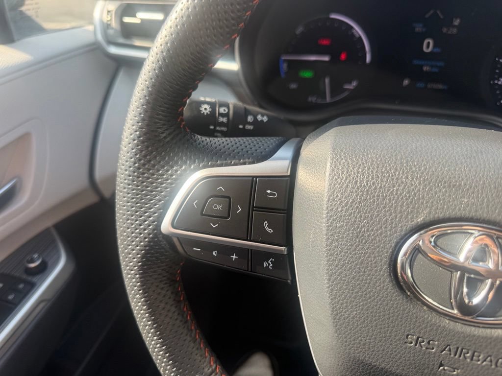 Used 2022 Toyota Sienna XSE w/ XSE Plus Package AWD/4WD image 15