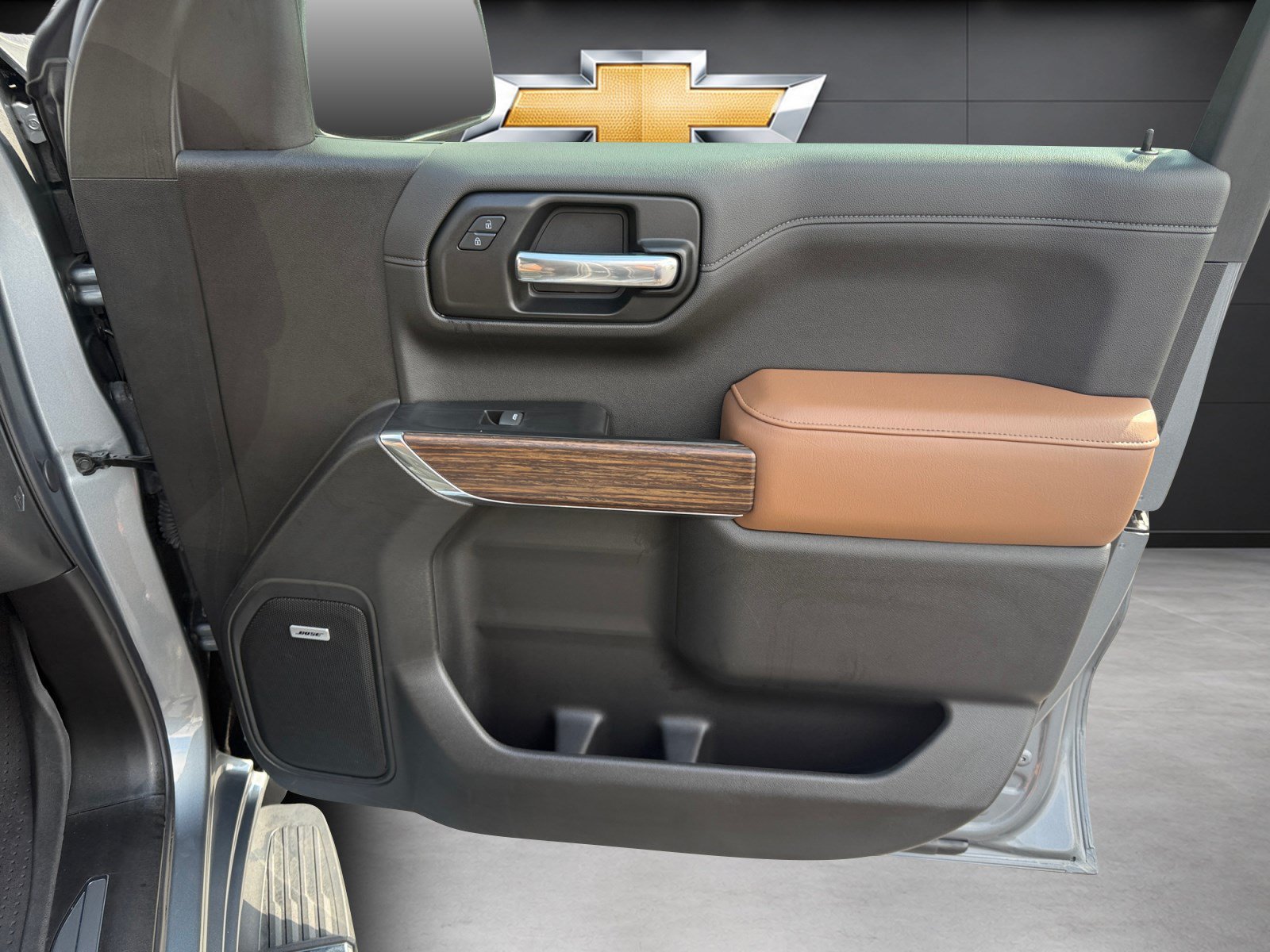 Used 2019 Chevrolet Silverado 1500 High Country w/ Technology Package AWD/4WD image 14
