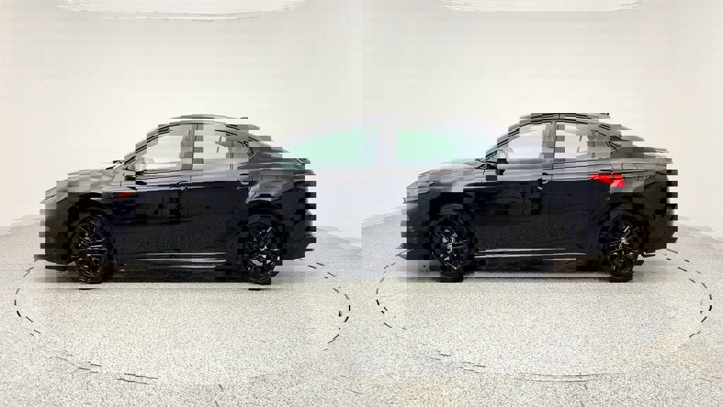 Used 2025 Toyota Camry SE w/ Convenience Package image 8