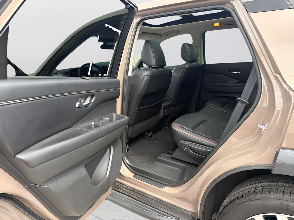 Certified 2023 Nissan Pathfinder Platinum w/ Cargo Package AWD/4WD image 19