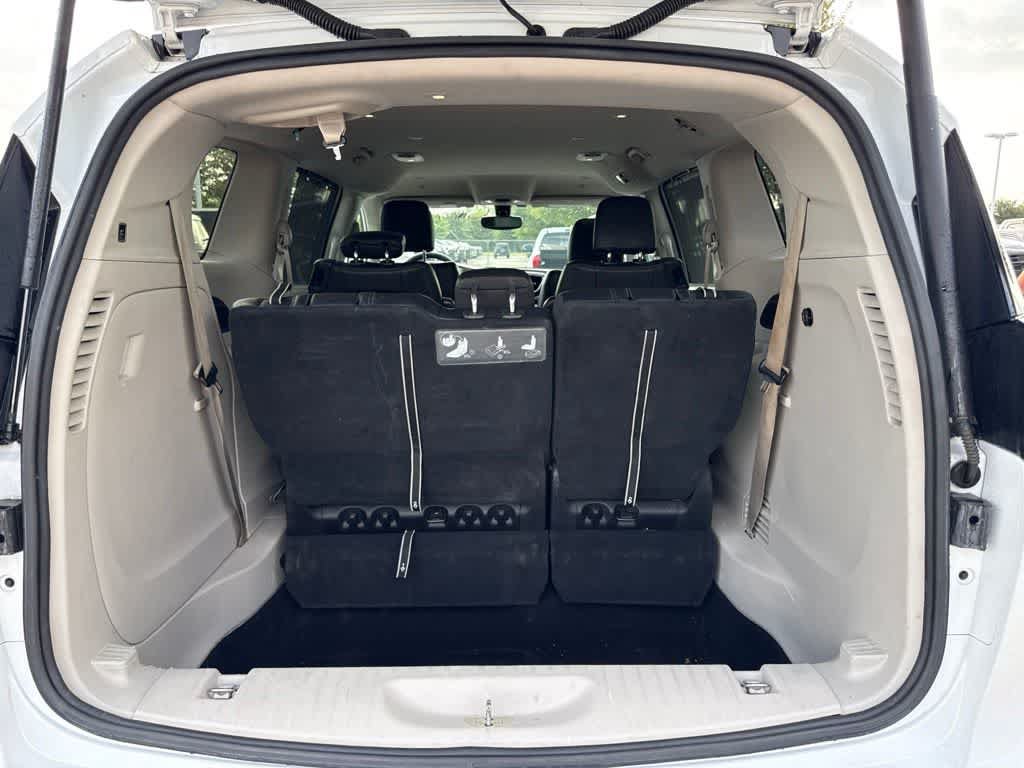 Used 2019 Chrysler Pacifica Touring-L FWD image 11