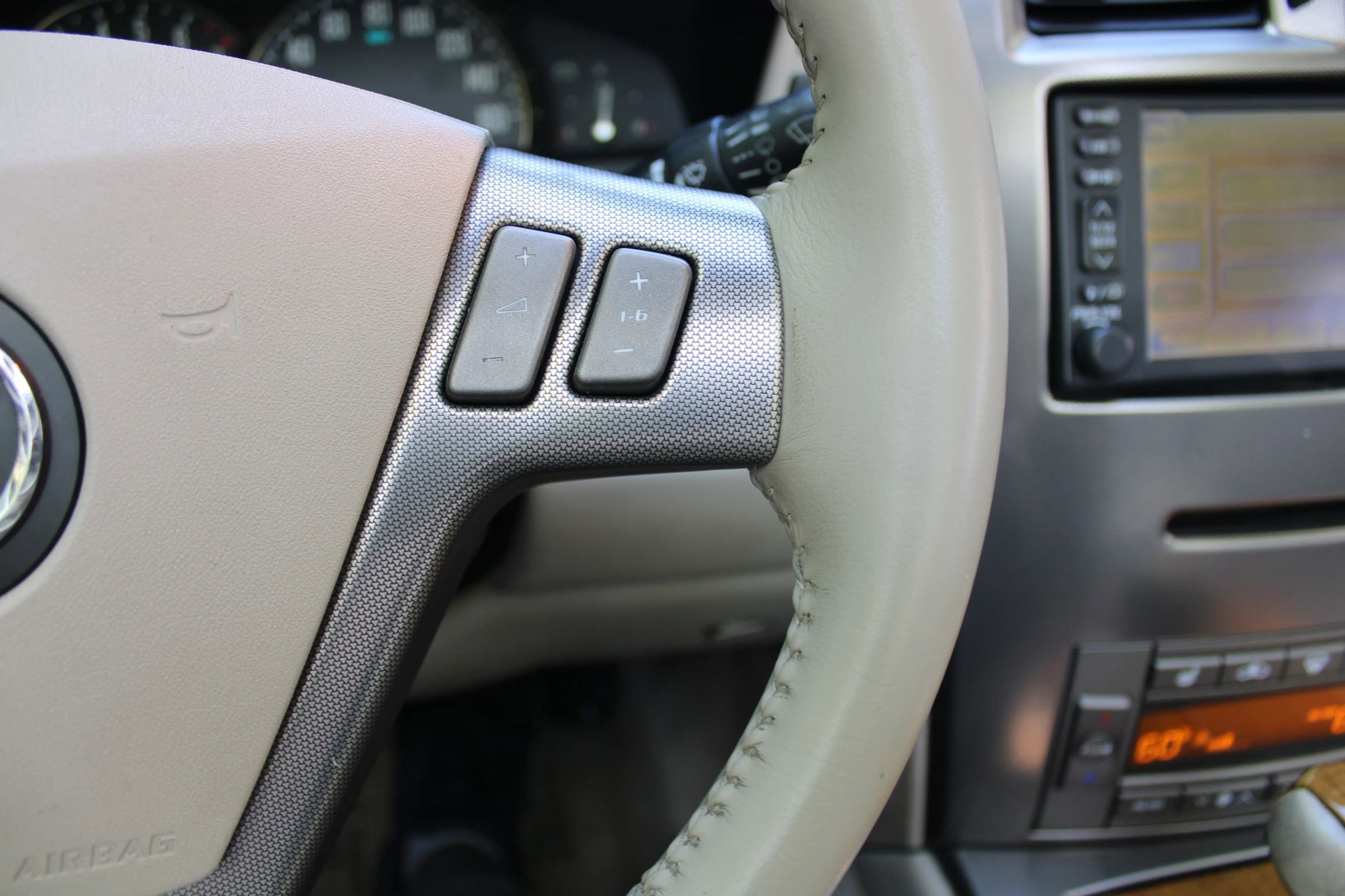 Used 2005 Cadillac XLR RWD image 10