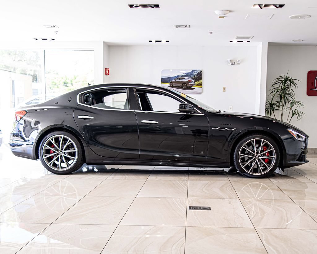 Used 2023 Maserati Ghibli Modena Q4 AWD/4WD image 9