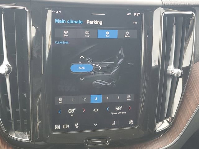 Used 2023 Volvo XC60 T8 Plus image 24