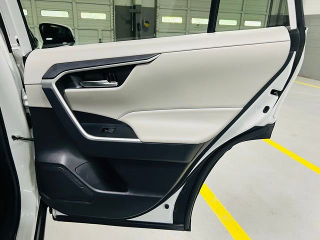 Used 2021 Toyota RAV4 XLE w/ Convenience Package FWD image 31