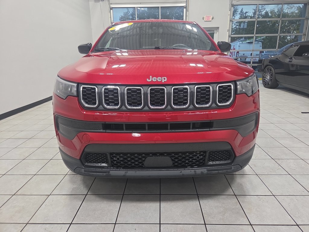 Used 2024 Jeep Compass Sport AWD/4WD image 2
