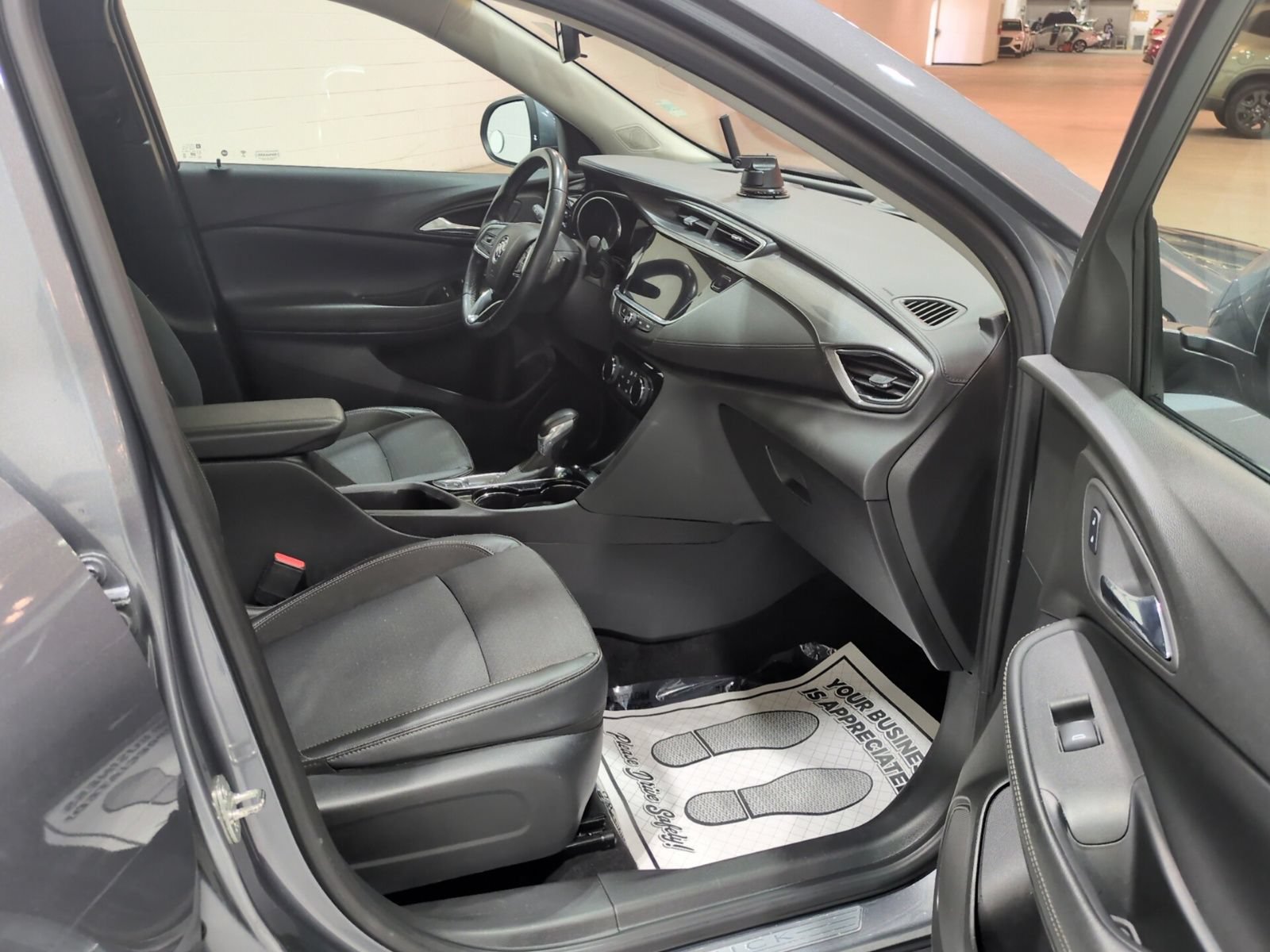 Used 2022 Buick Encore GX Preferred w/ Cold Weather Comfort Package AWD/4WD image 9