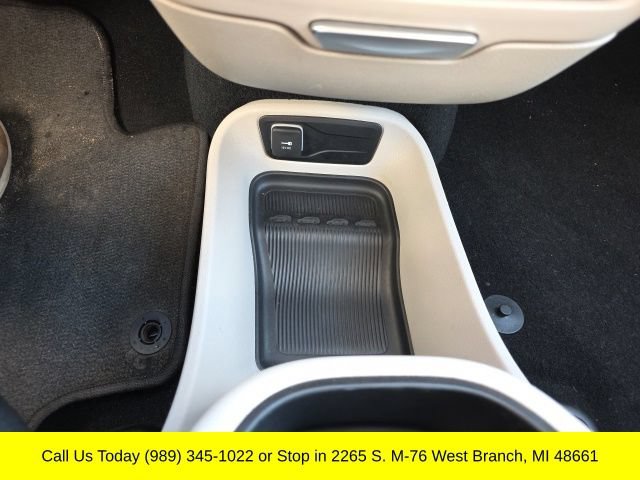 Used 2023 Chrysler Pacifica Touring-L FWD image 25