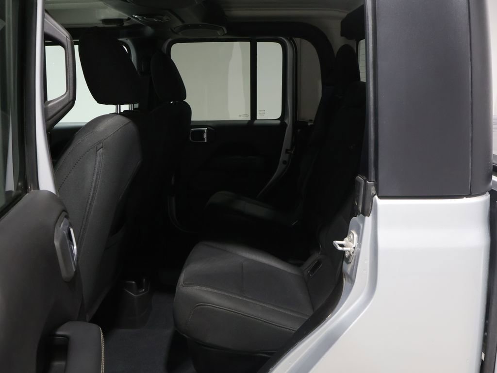Used 2022 Jeep Gladiator Overland w/ Cold Weather Group image 19