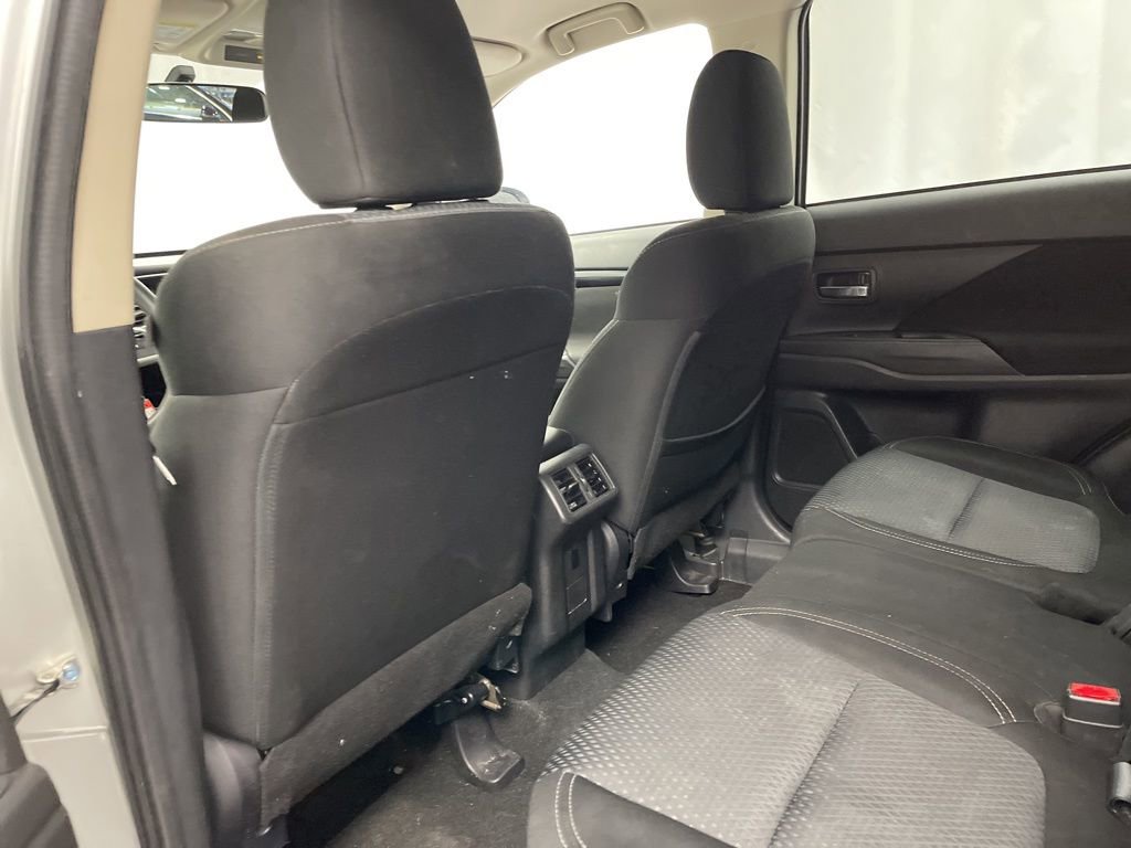 Used 2020 Mitsubishi Outlander ES image 22