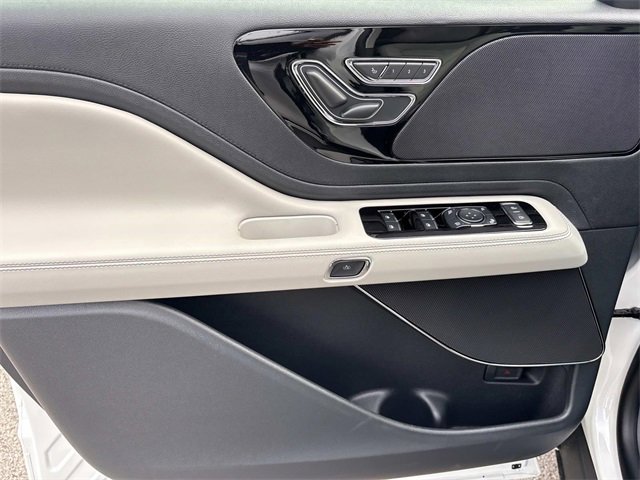New 2026 Lincoln Aviator 2WD w/ Jet Appearance Package image 21