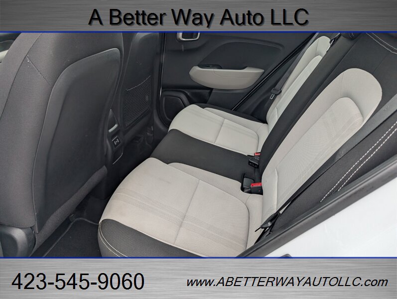 Used 2025 Hyundai Venue Limited FWD image 15