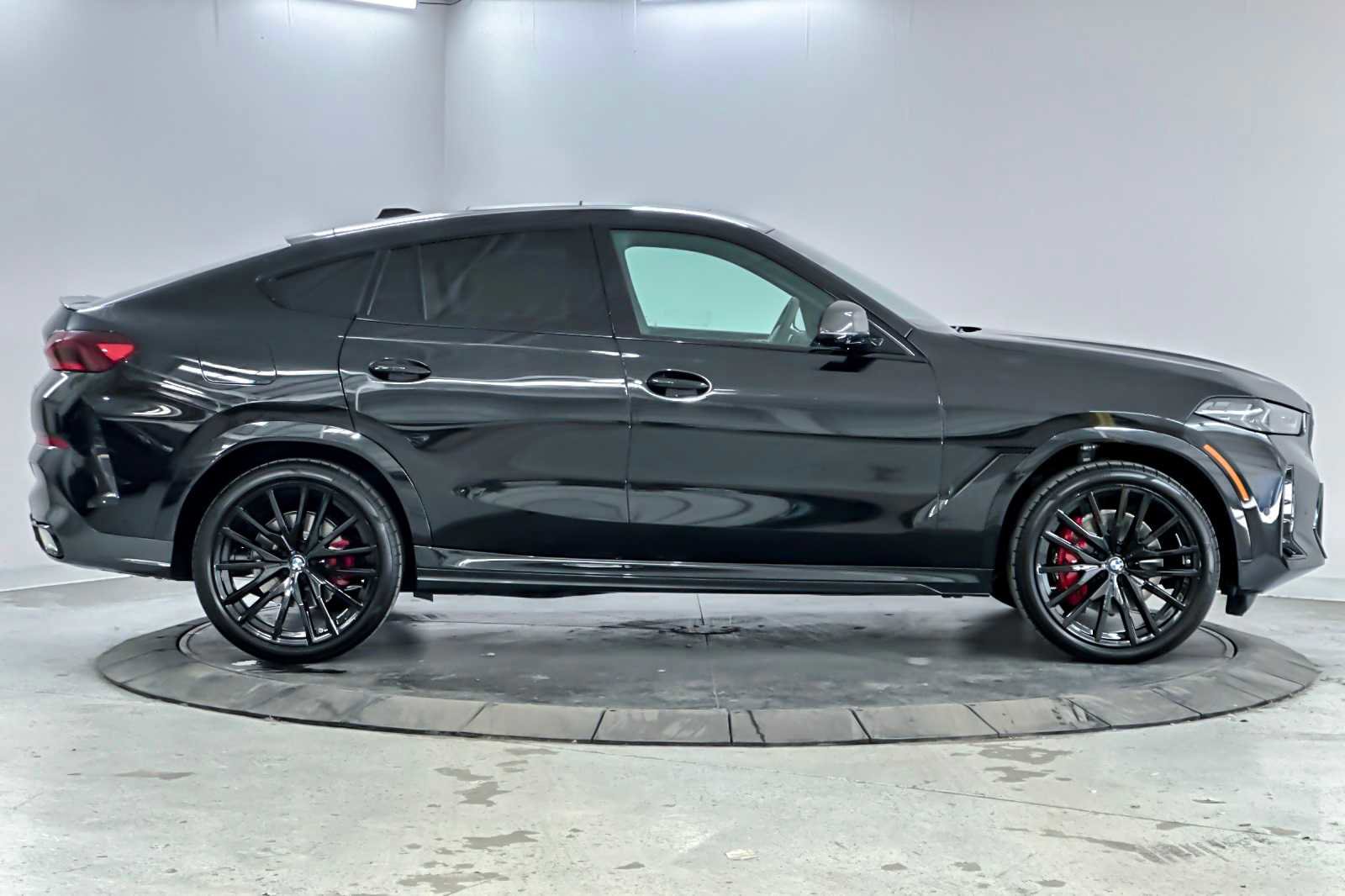 New 2026 BMW X6 xDrive40i w/ Executive Package image 8
