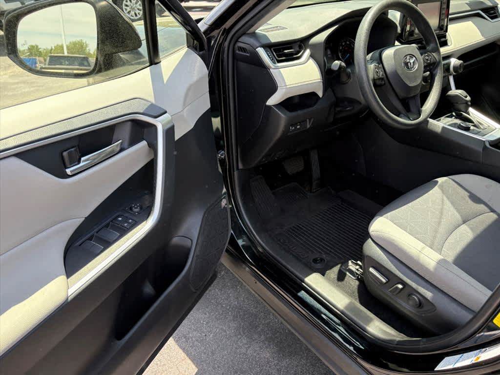Used 2022 Toyota RAV4 XLE AWD/4WD image 20