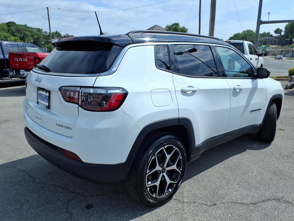 Used 2025 Jeep Compass Limited AWD/4WD image 4