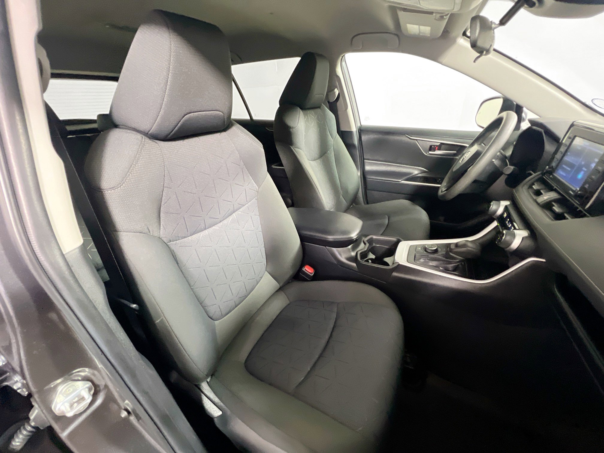 Used 2021 Toyota RAV4 XLE image 31