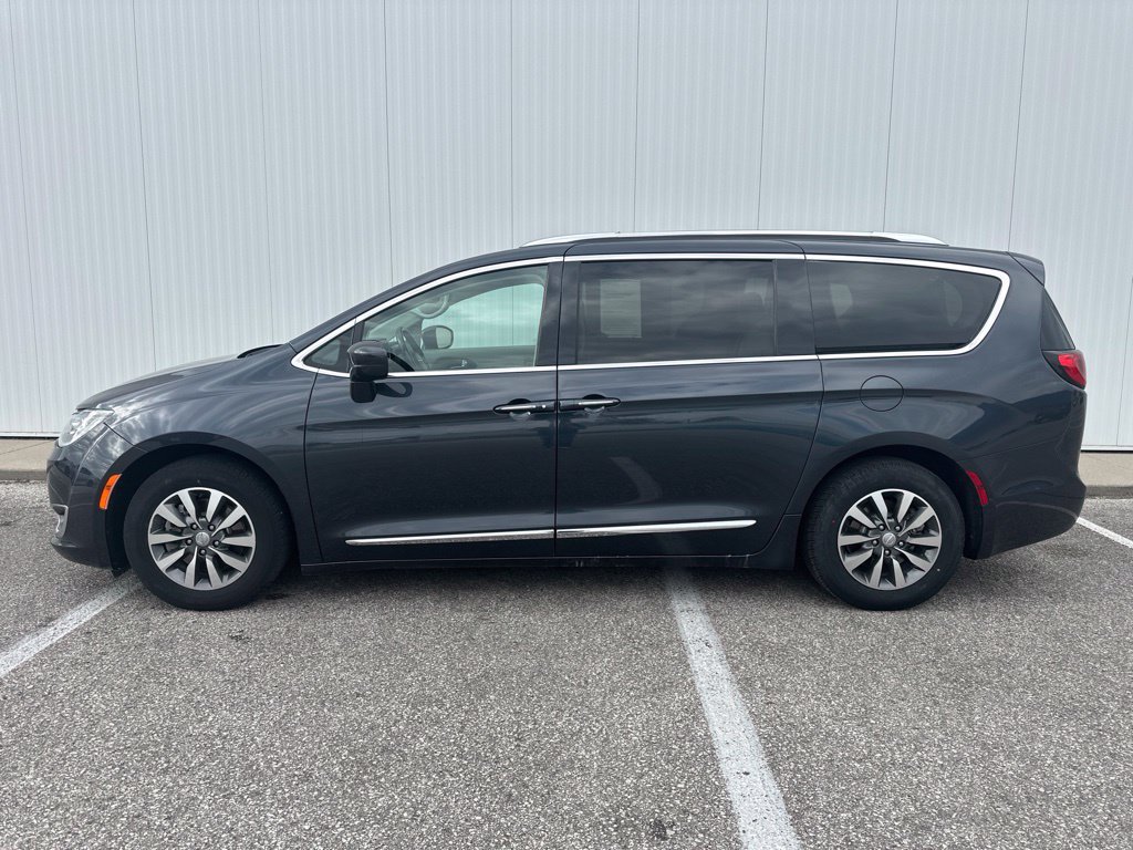 Used 2020 Chrysler Pacifica Touring-L Plus FWD image 3