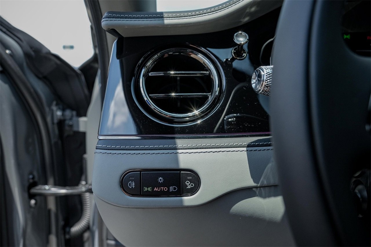 New 2025 Bentley Flying Spur Plug-In Hybrid image 30