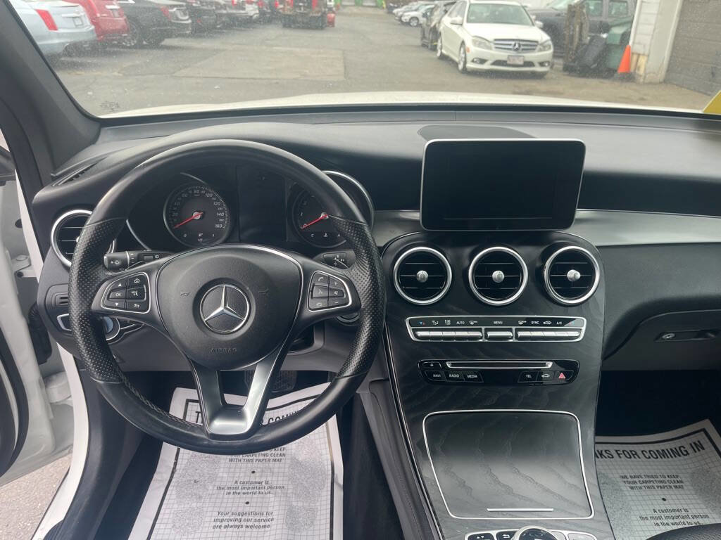 Used 2019 Mercedes-Benz GLC 300 4MATIC image 32