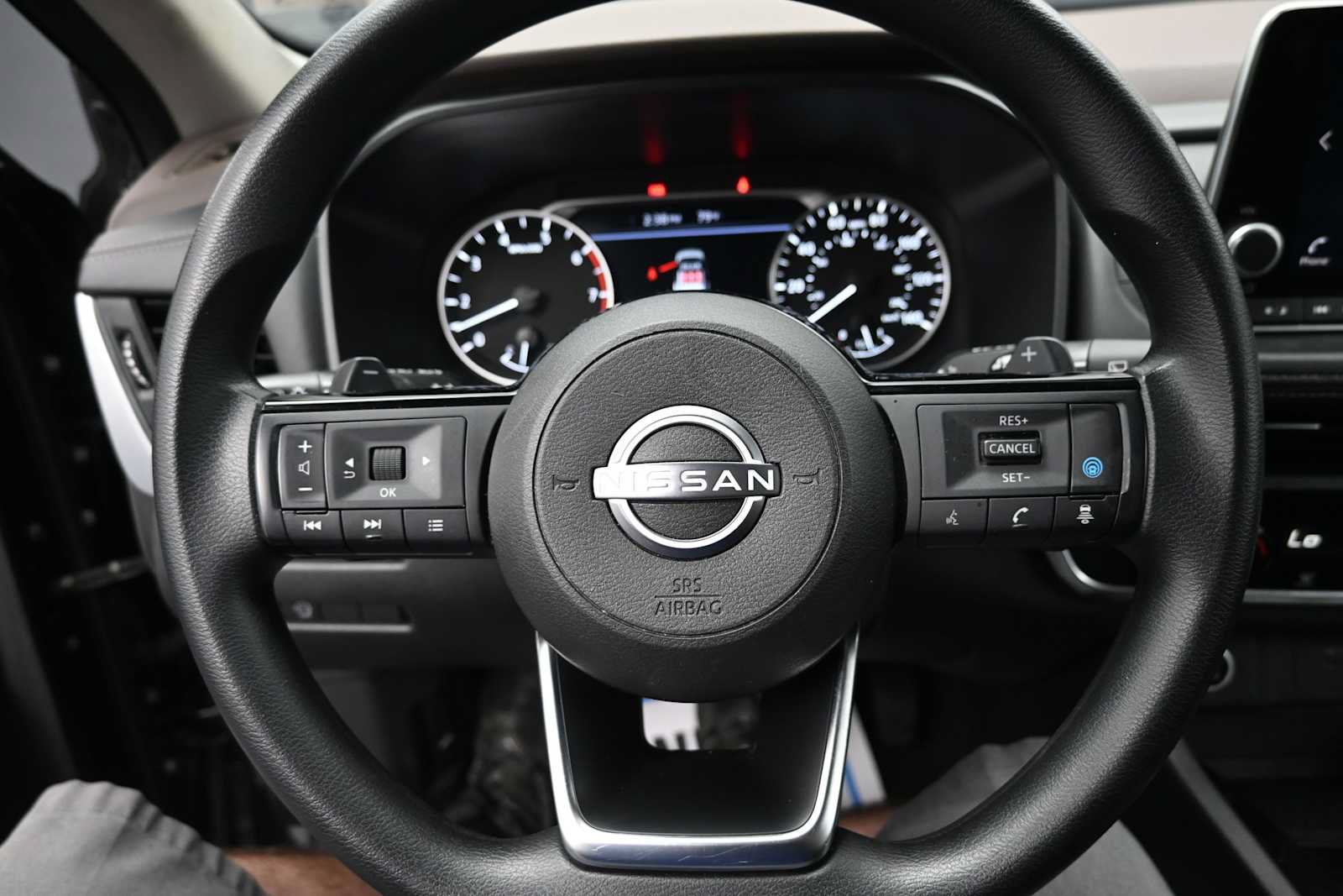 Used 2023 Nissan Rogue SV AWD/4WD image 16