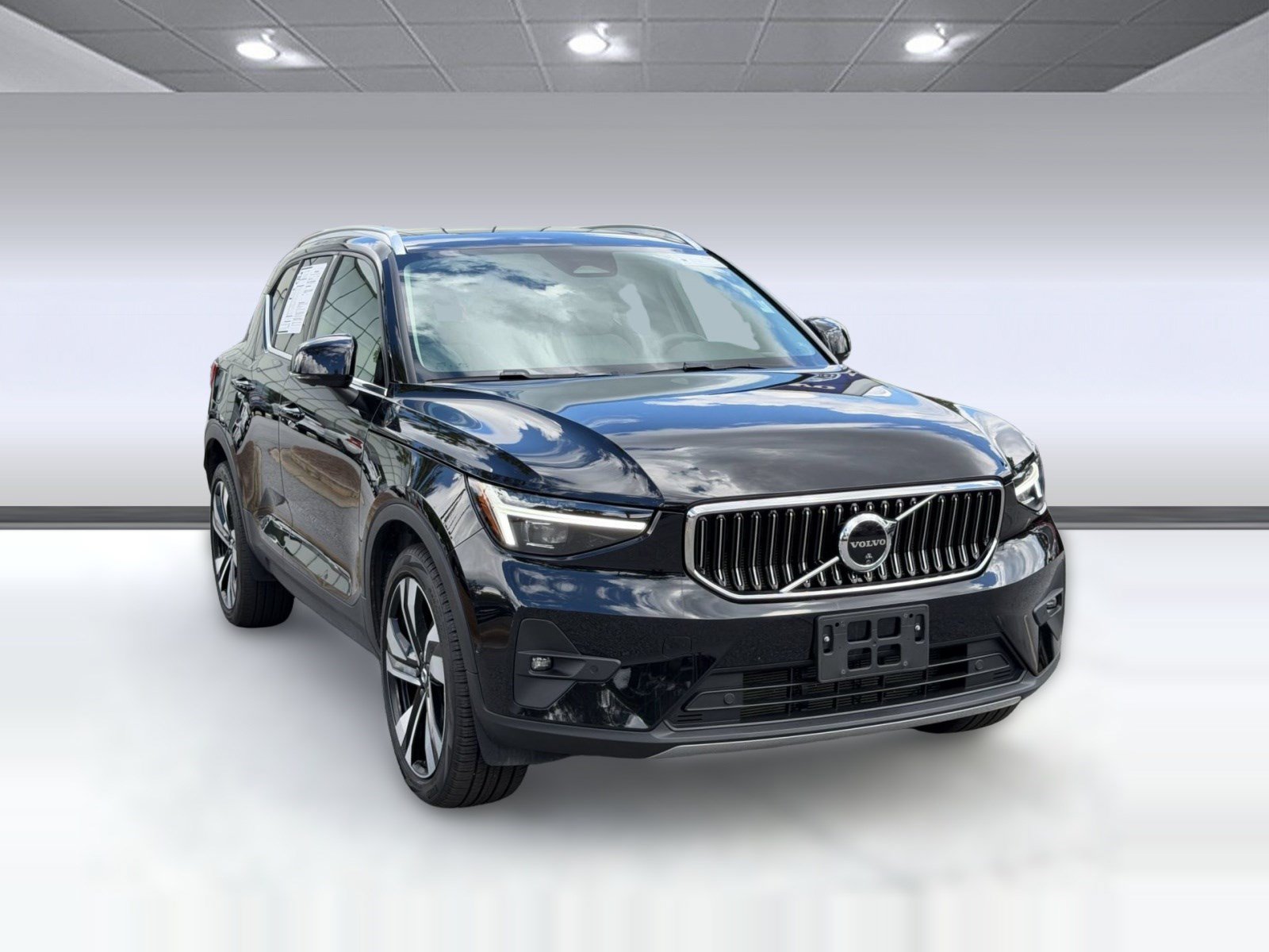 Certified 2024 Volvo XC40 B5 Ultimate w/ Protection Package Premier AWD/4WD image 7