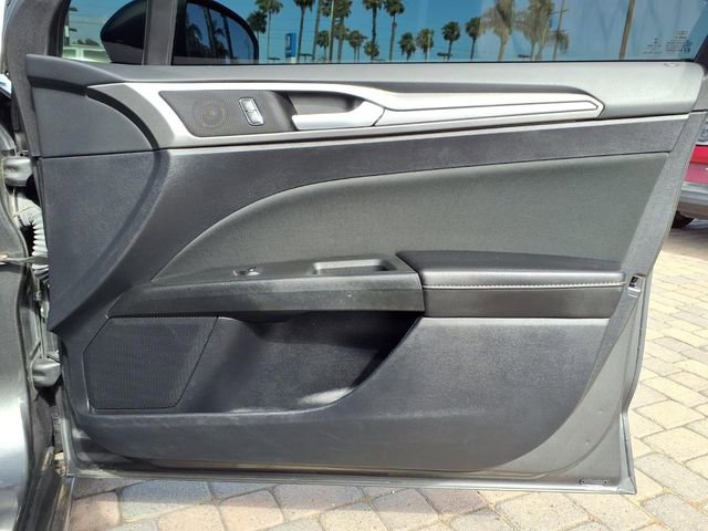 Used 2020 Ford Fusion SE FWD image 29