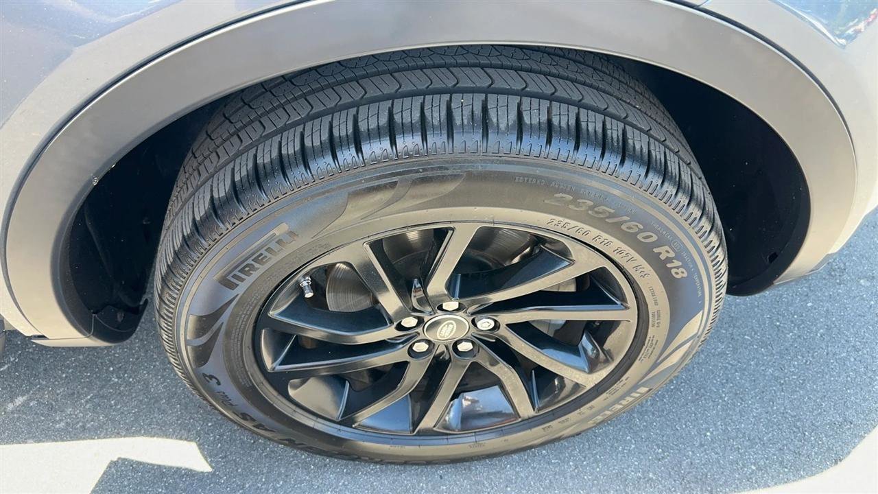 Used 2018 Land Rover Discovery Sport HSE AWD/4WD image 17