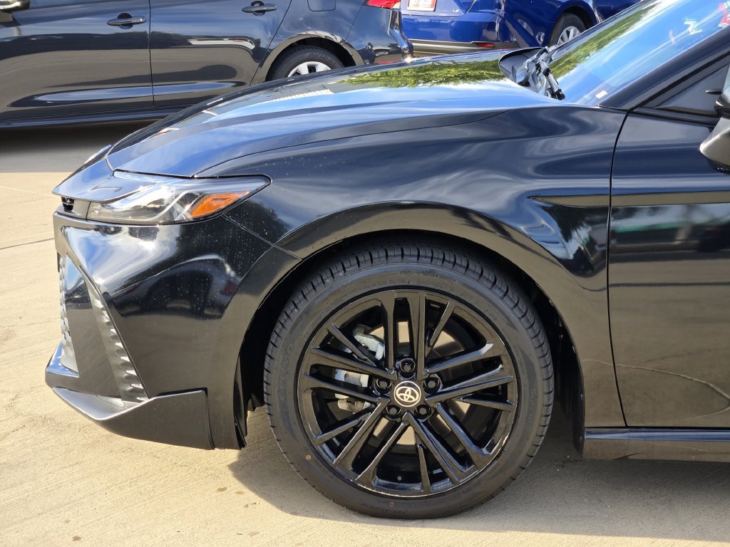 Used 2025 Toyota Camry SE FWD image 7
