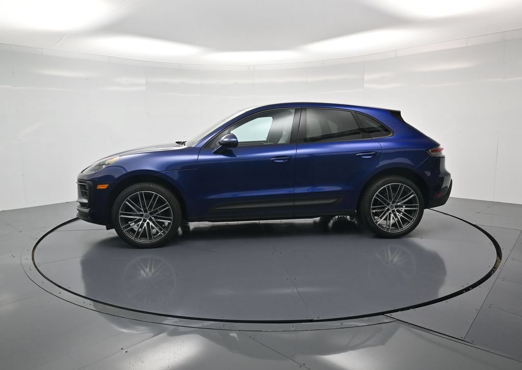 Certified 2024 Porsche Macan AWD/4WD image 2