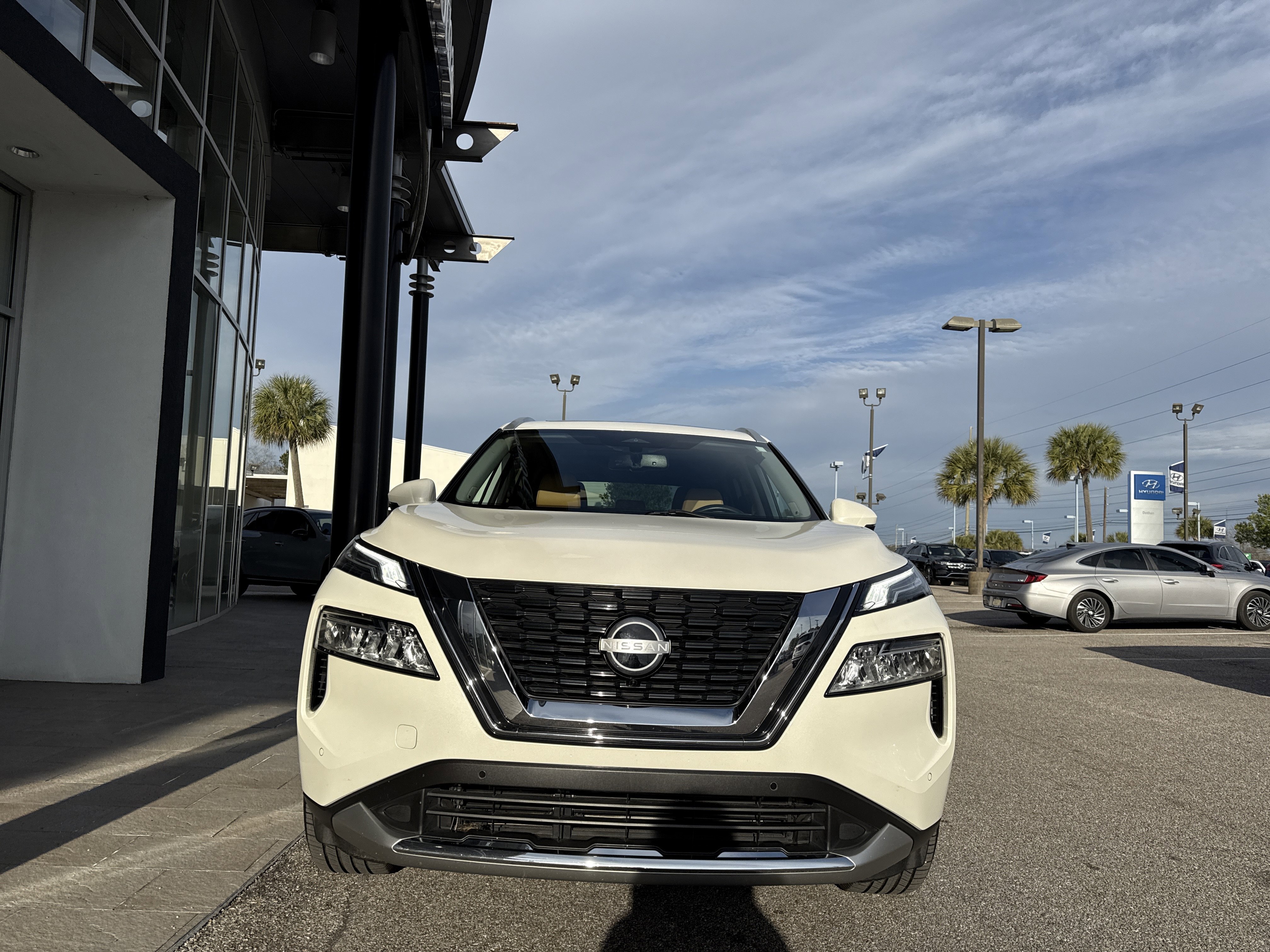 Used 2023 Nissan Rogue Platinum w/ Platinum Premium Package image 6