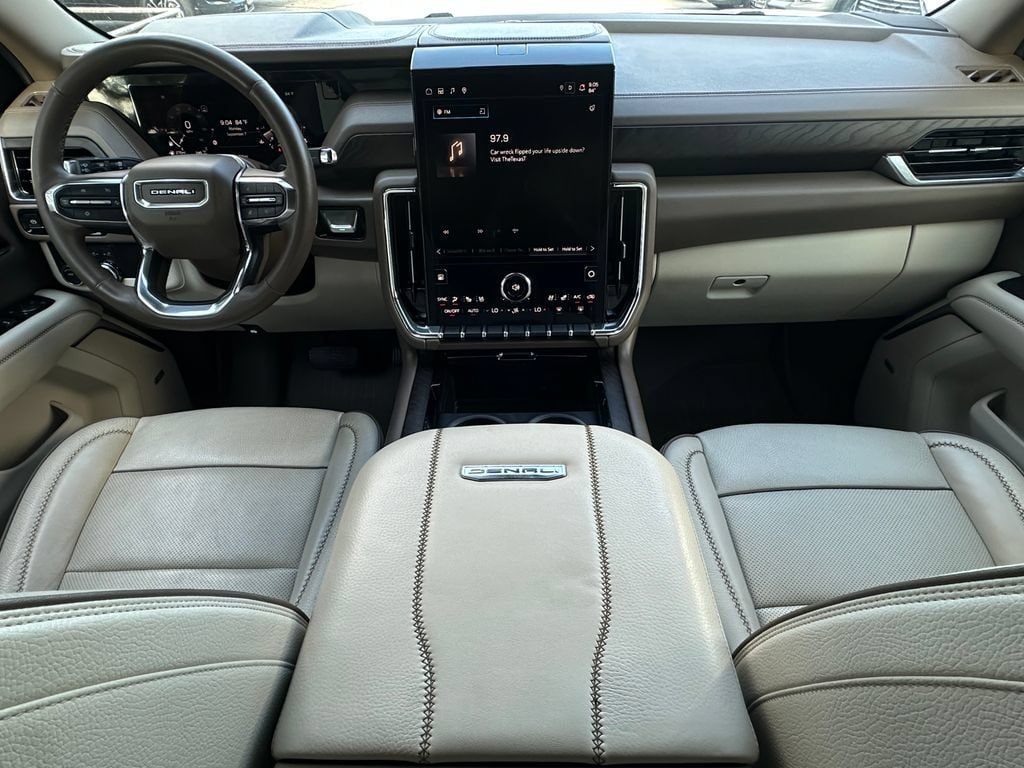 Used 2025 GMC Yukon XL Denali w/ Sun & Power Step Package AWD/4WD image 9