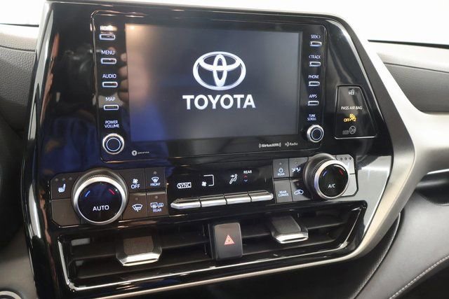 Used 2021 Toyota Highlander XLE AWD/4WD image 20